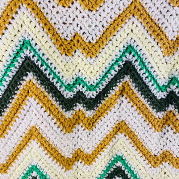 Vintage Woven Crocheted Chevron Pattern Afghan Blanket Tassle Fringe Trim - Picture 2 of 4